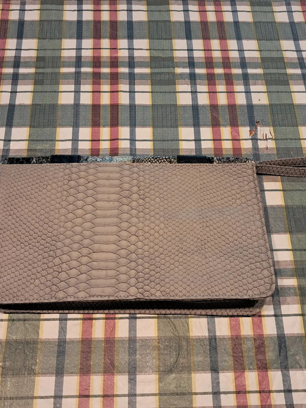 Giannini Metallic‎ Snake-Effect Wristlet Clutch - Gray/Black